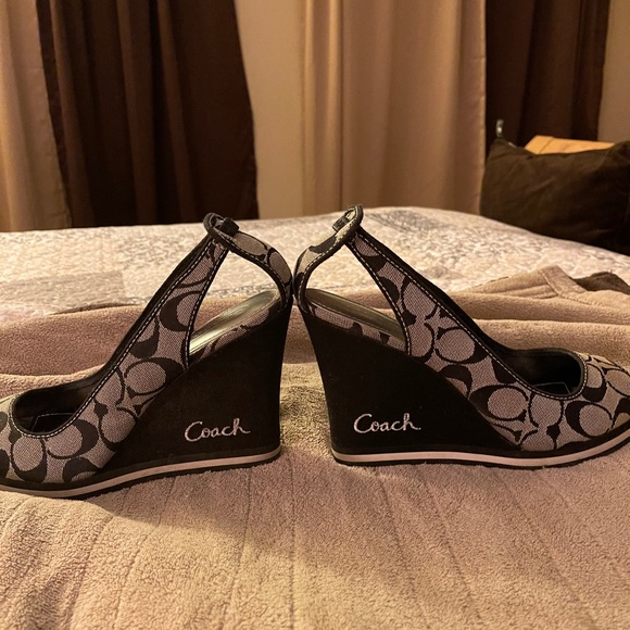 Coach Sandals - Picture 4 of 4